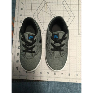 Boys Nike SB Gray Sneakers Size 10C